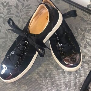 UGG  Ladies Black Sneakers Sz 9